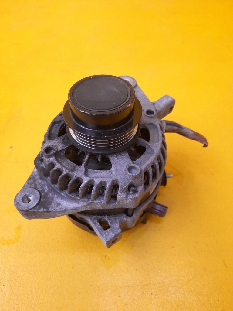 TOYOTA YARIS III 1.3B ALTERNATOR 27060 0Y130 11070052153 oficjalne