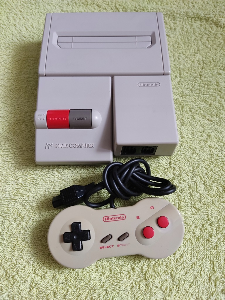 Konsola Nintendo Famicom AV+pad