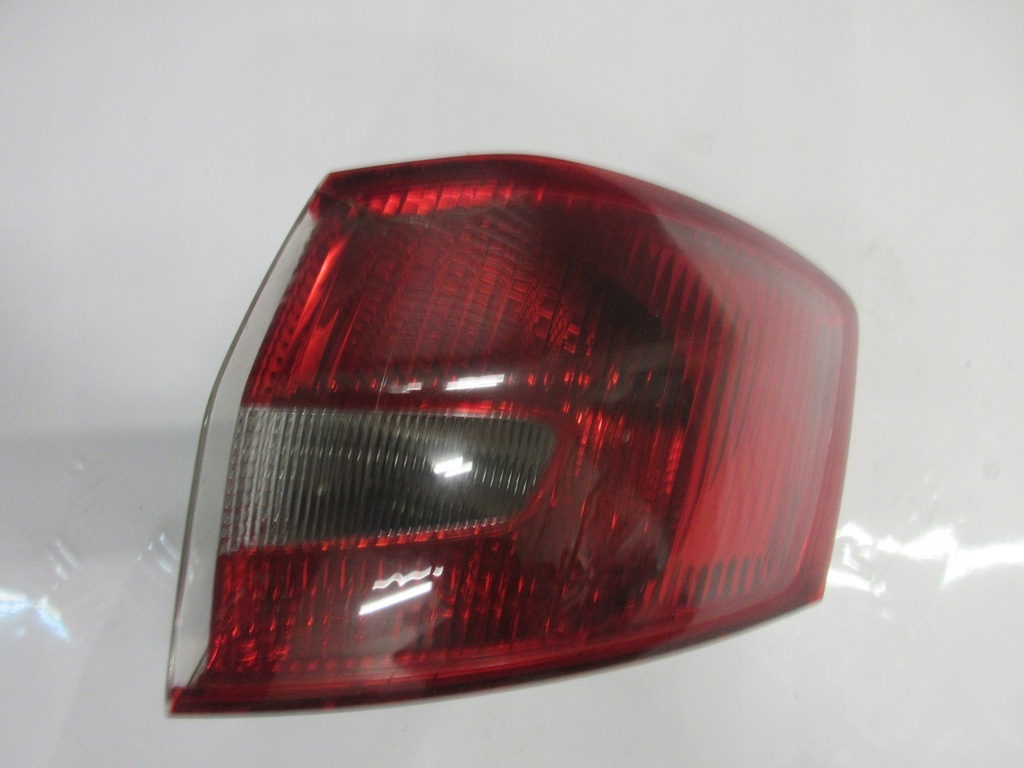 LAMPA TYŁ TYLNA PRAWA W BŁOTNIK FORD KUGA MK1