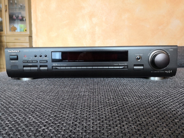 ST-GT550 Technics Stereo Synthesizer Tuner Radio