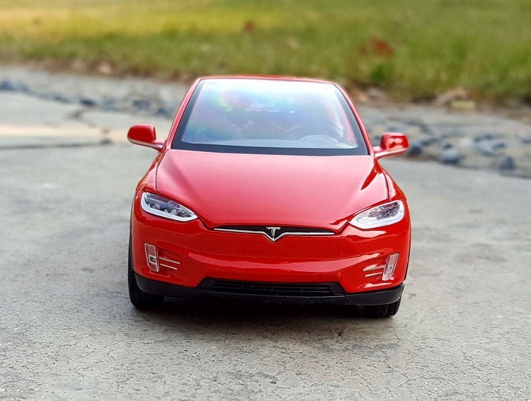 Купить МОДЕЛЬ АВТОМОБИЛЯ TESLA X 1:32 ЗВУКОВАЯ СВЕТОДИОДНАЯ ИГРУШКА: отзывы, фото, характеристики в интерне-магазине Aredi.ru