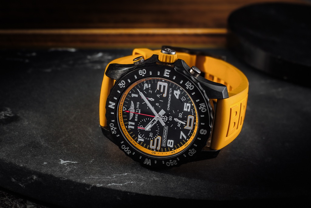 BREITLING ENDURANCE PRO CHRONOGRAPH BREITLIGHT QUARTZ X82310 44MM/KPL.