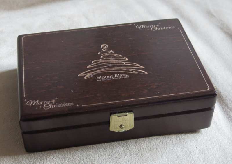 drewniana kasetka z czekoladek Mount Blanc