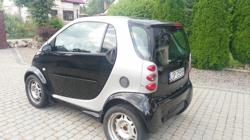 Samochód 2 osobowy Smart z 2005 r+ kpl kół zima