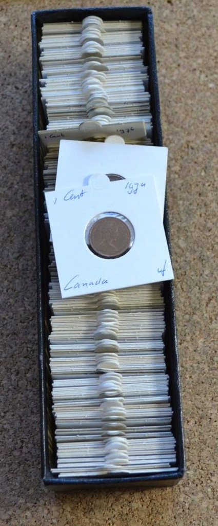 Pudełko (18) monet w holderach zestaw 115 monet