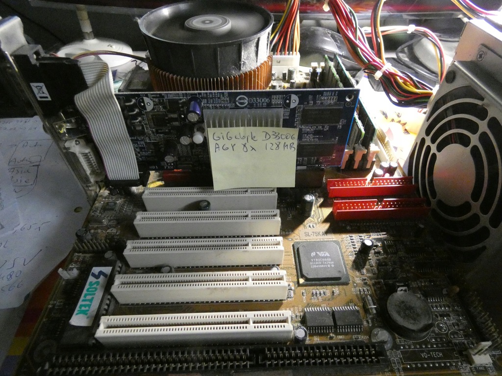 Купить Gigabyte D33006 128 МБ AGP 8x отзывы, фото и характеристики на