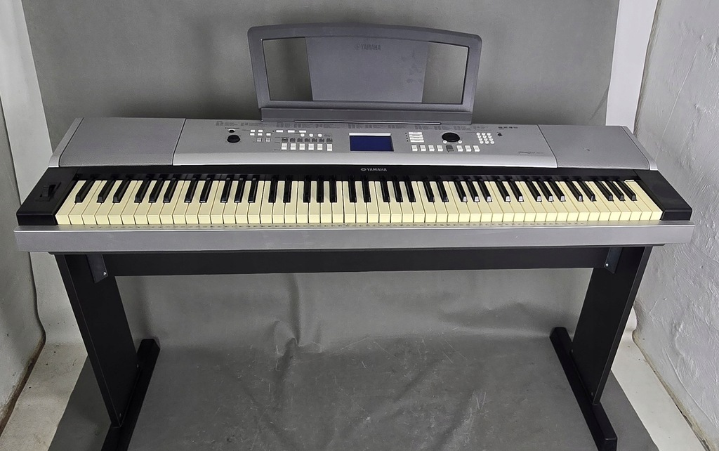 Yamaha DGX - 520 Keyboard