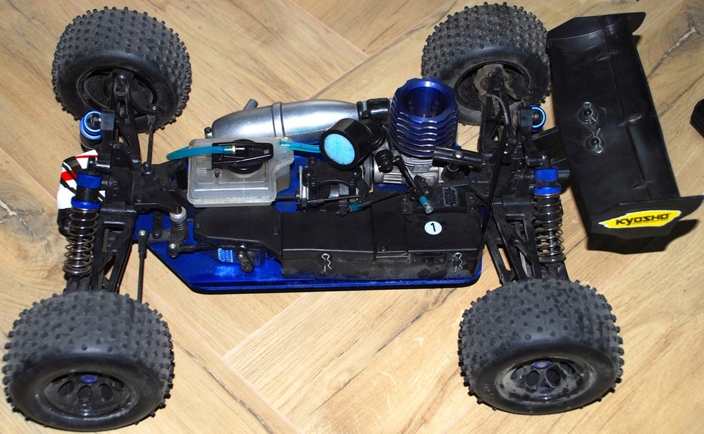 ホビーラジコン Kyosho nitro rc 1/10 Scale Radio Controlled .15 Engine Powered 4WD QRC