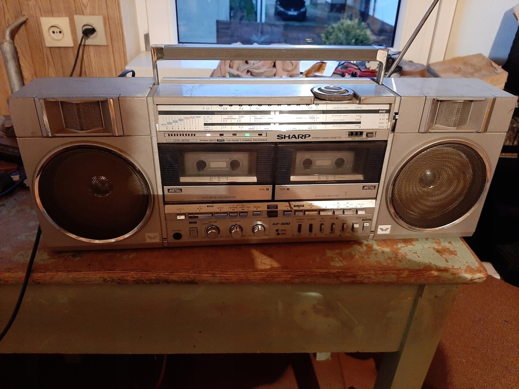 Radio-magnetofon SHARP Model GF-5002.