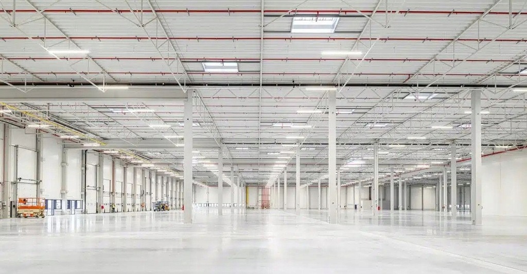 Magazyny i hale, 1000 m²