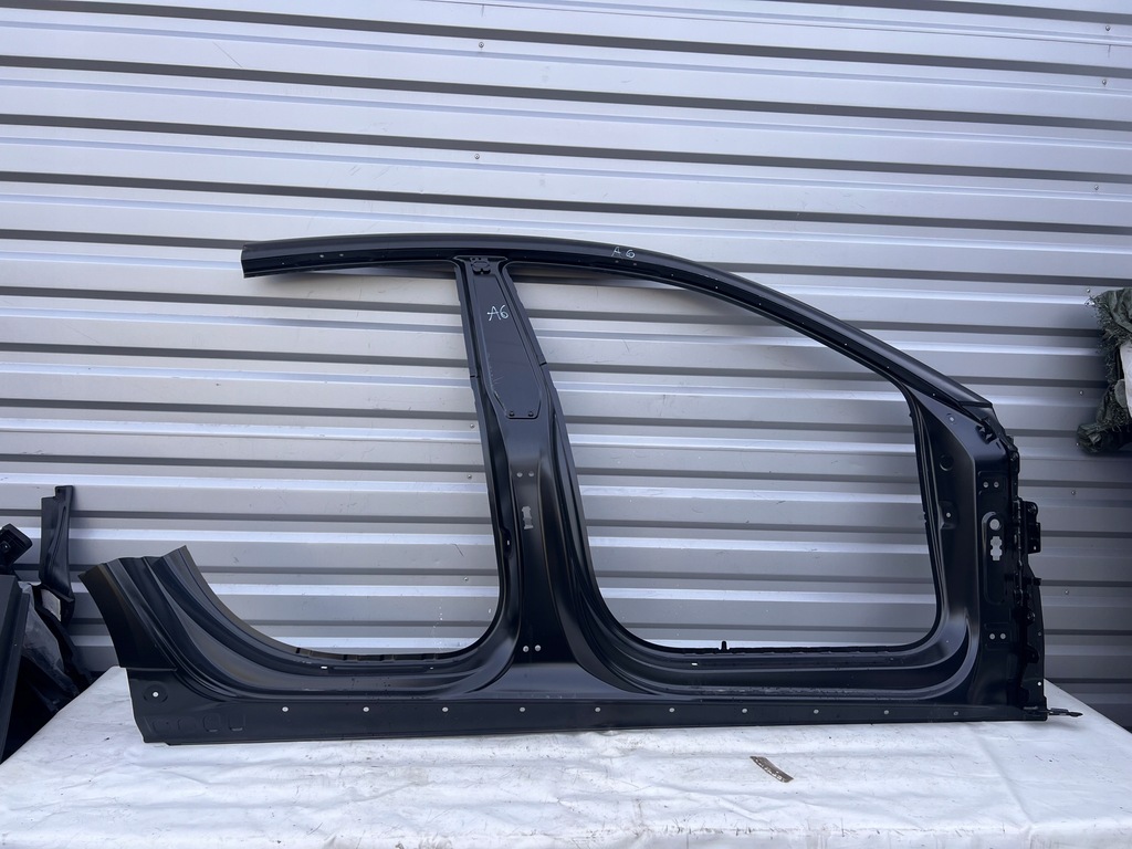 AUDI A6 C8 Próg Słupek Prawy 4K9 4K9809840