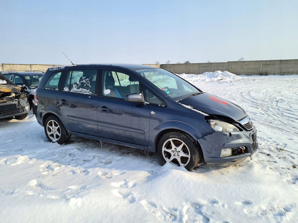 Opel Zafira 1.9 Diesel 2006 120KM, uszkodzona