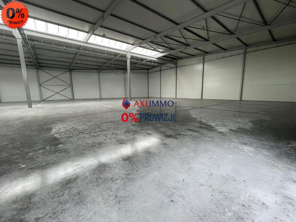 Magazyny i hale, 1300 m²