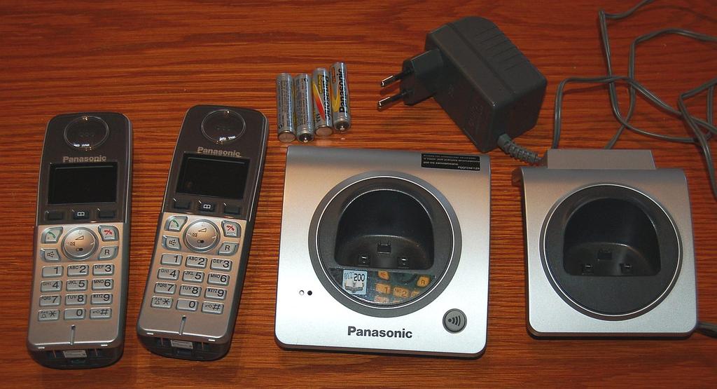 TELEFON bezprzewodowy Panasonic KX-TG8072 uszkodz.
