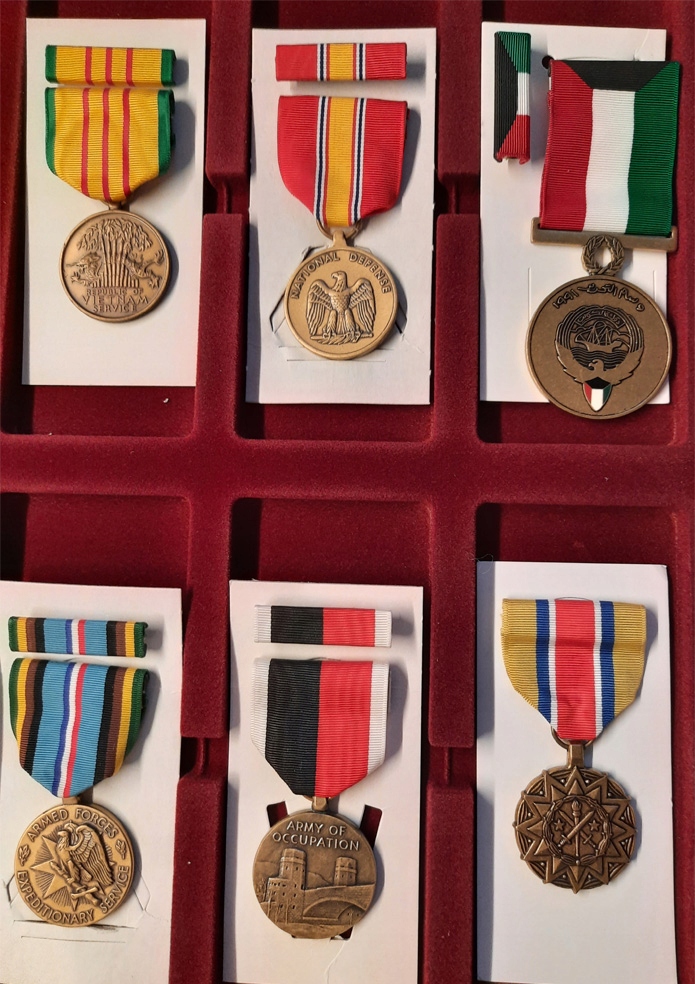 12 x US Military Medal (zestaw w paletach)