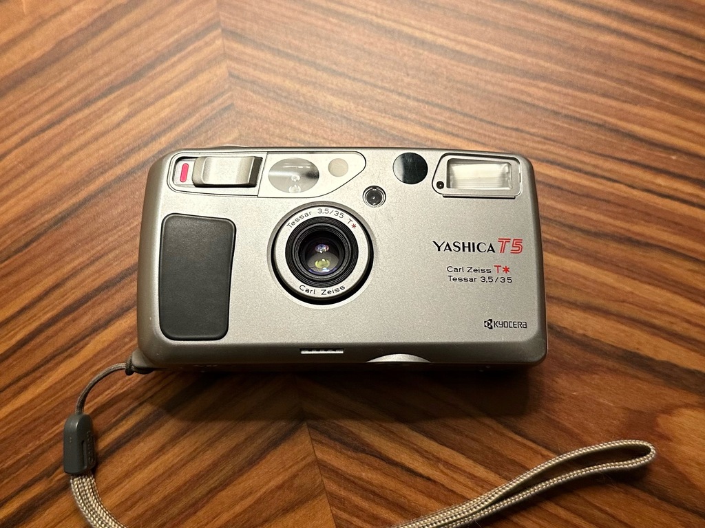 Yashica T5 - Carl Zeiss Tessar 35 mm f/3.5