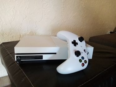 Konsola Xbox One S 1 TB biały