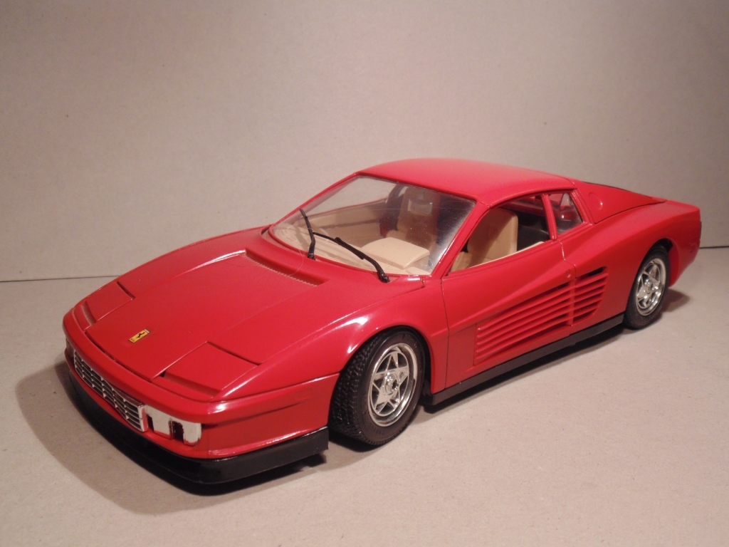 Czerwone Ferrari Tesstarossa 1/18 Bburago