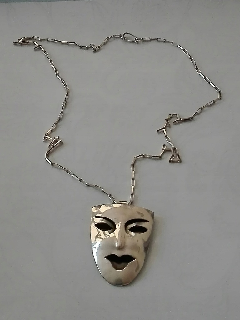 Naszyjnik srebrny długi wisiorek duża maska teatralna uśmiech NOWY
