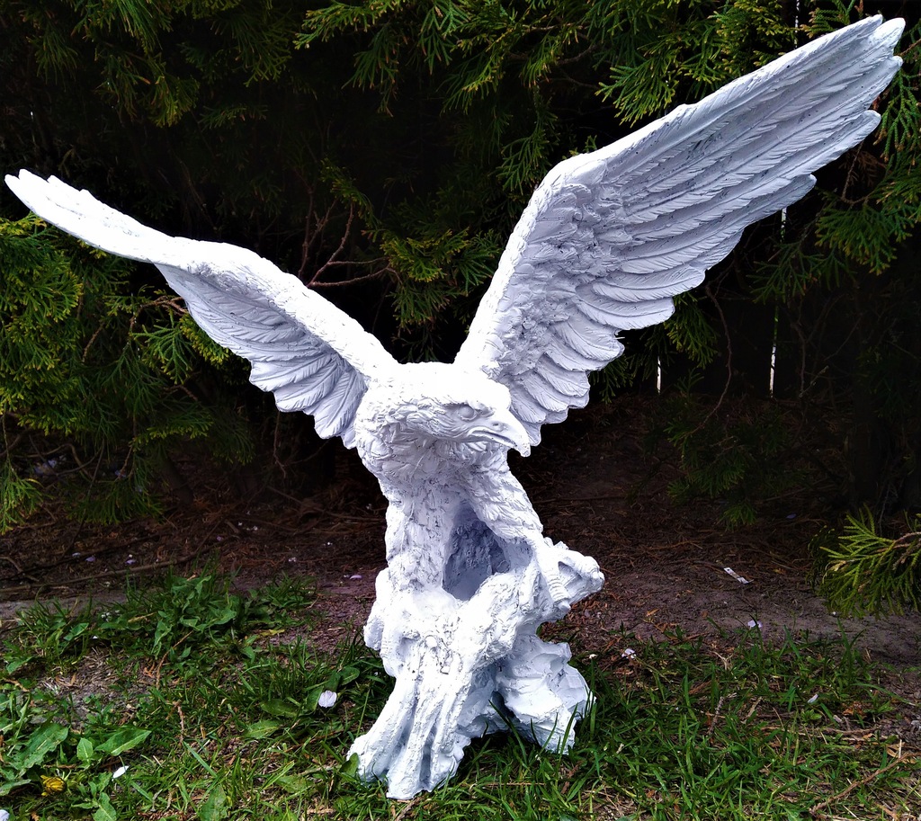 Купить орла спб. Скульптура орла. Скульптура орла из гипса. Орел из бетона. Скульптура орла из бетона.