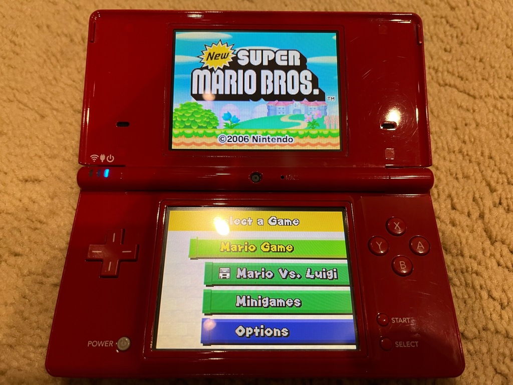 Konsola Nintendo DSi czerwona
