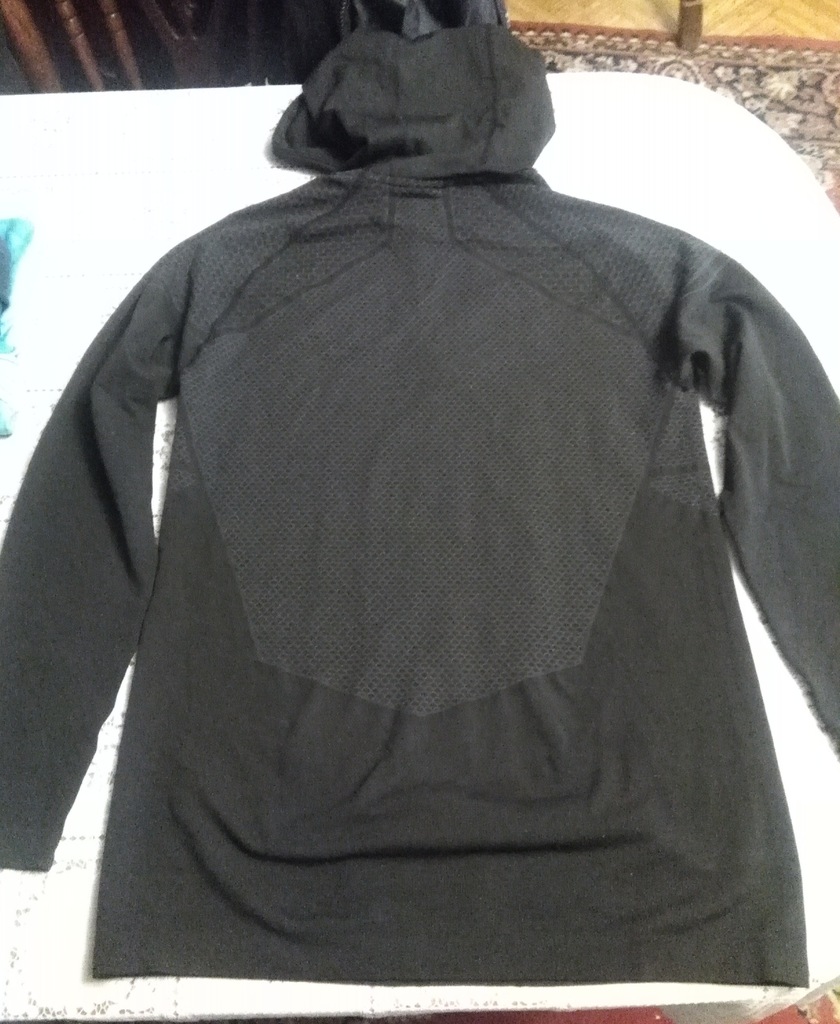 onyx imperial long sleeve hooded top