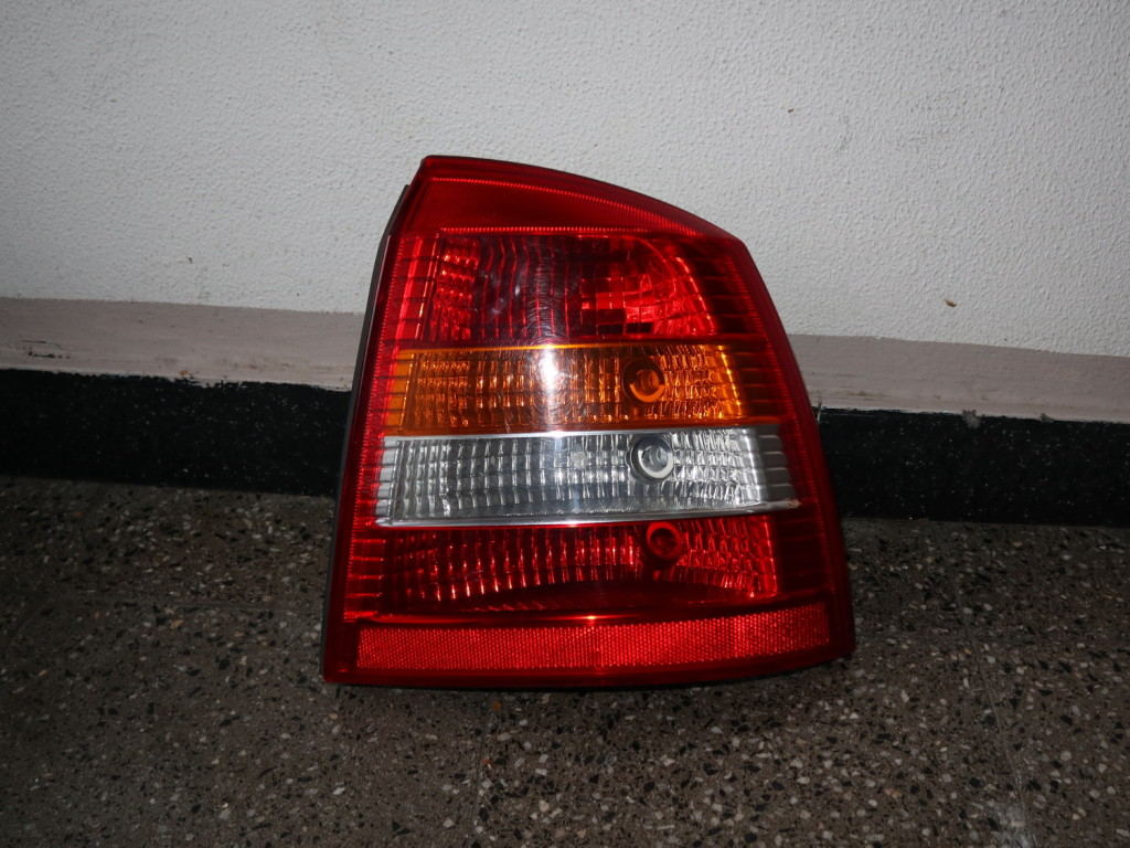 Tylny prawy reflektor - Opel Astra G - nr 90521544