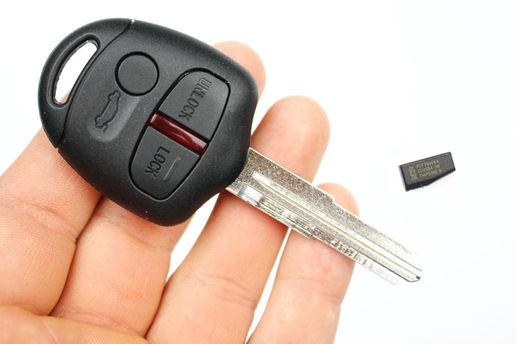 Ключ болванка mitsubishi lancer 10. Чип ключ митсубиси каризма. Ключ зажигания mitsubishi. 8. Чип ключа зажигания митсубиси.
