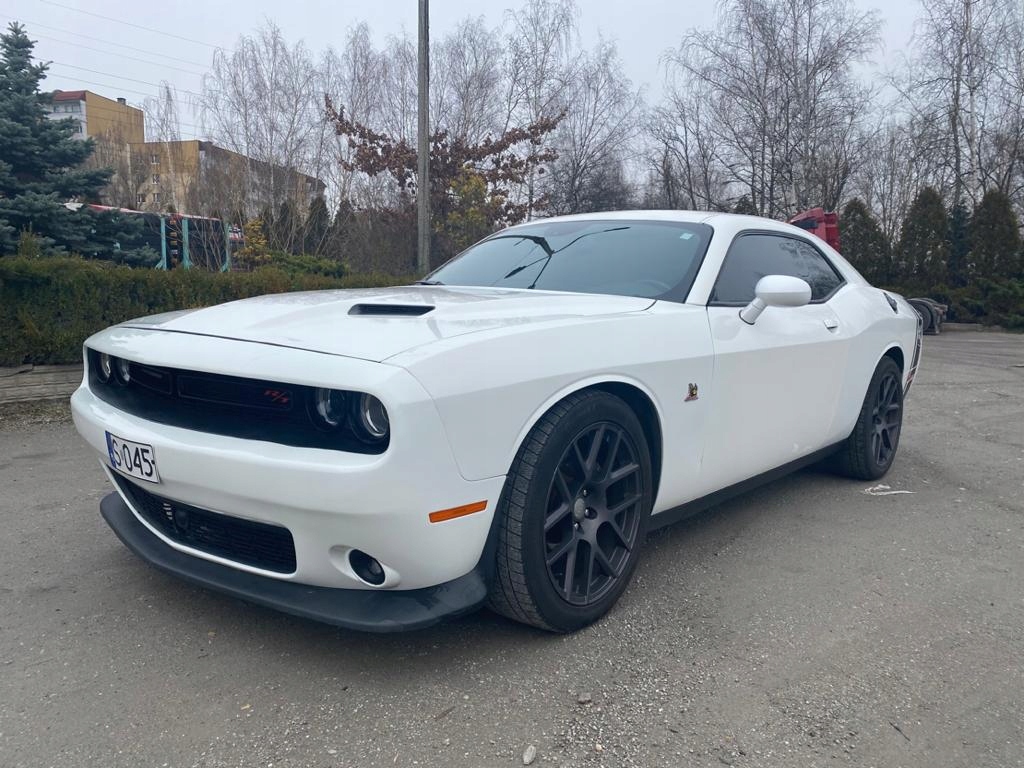 Dodge challenger R/T 6,4L ZAMIANA