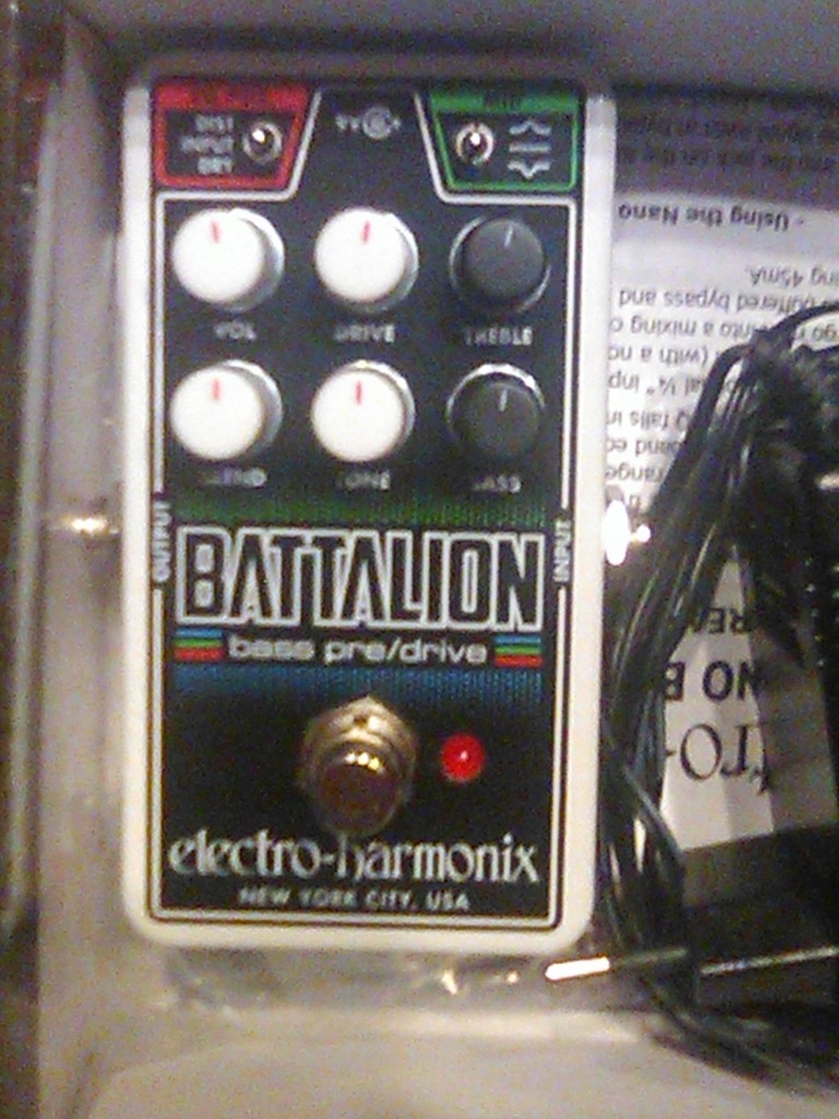 EHX NANO BATTALION BASS PREAMP OVERDRIVE EQ