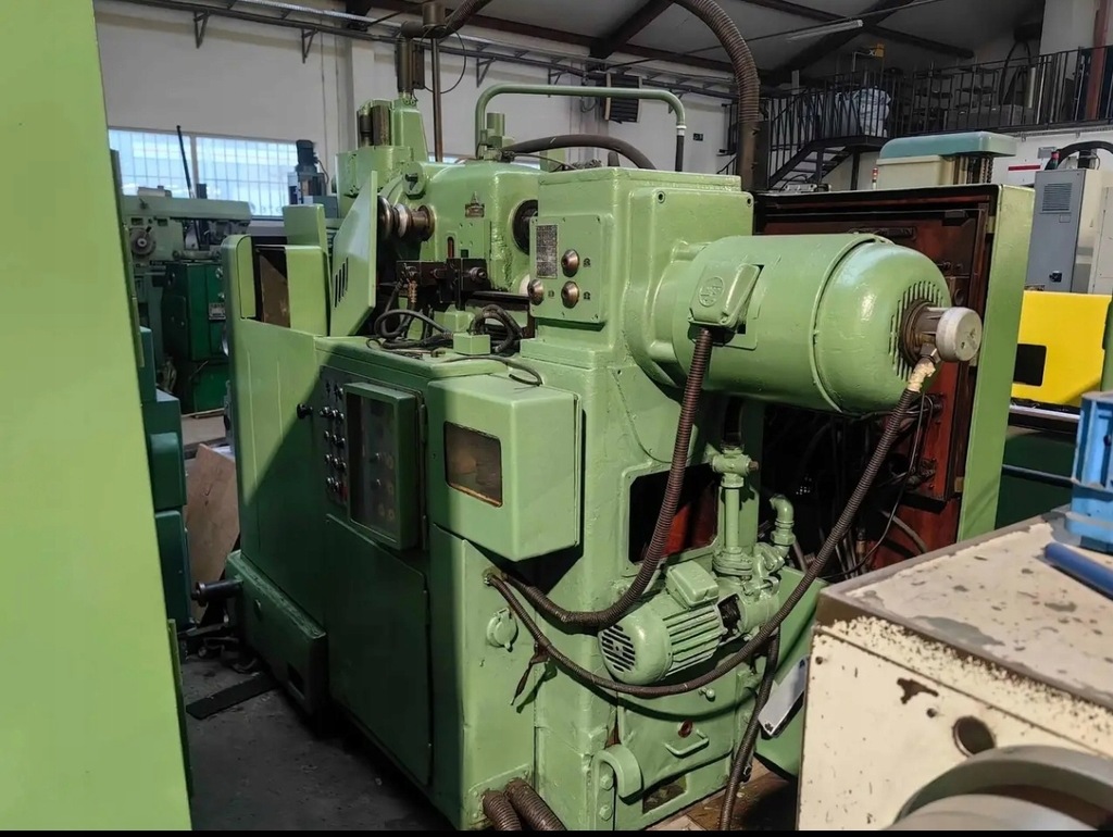 Frezarka obwiedniowa do kół zębatych TOS OFP 32 moduł 7