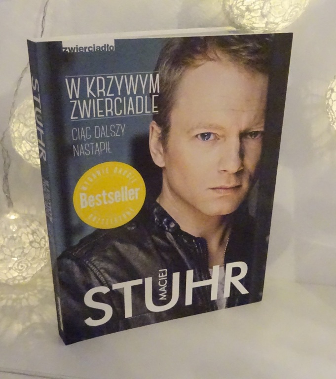 Bestseller " W Krzywym Zwierciadle" M. STUHR