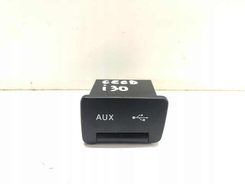 GNIAZDO PANEL PORT AUX USB KIA CEED I 0612 11430645976 oficjalne