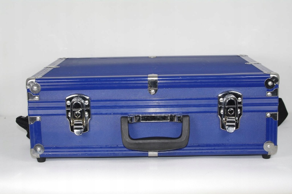 Solidna aluminiowa walizka na sprzęt foto