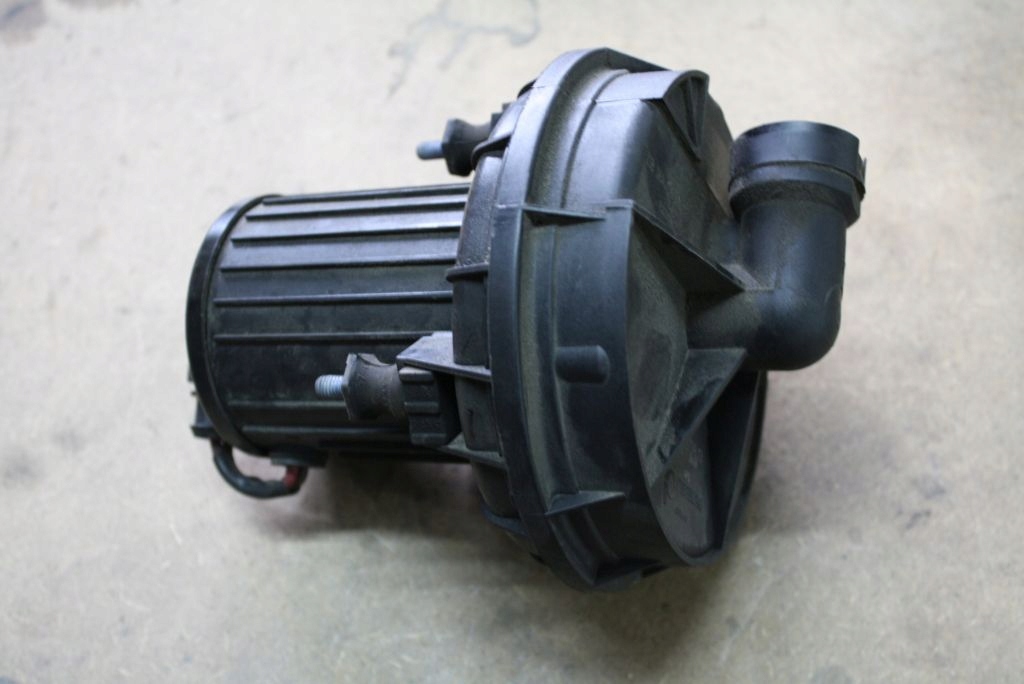 POMPA POWIETRZA WTORNEGO AUDI A3 VW 06A059253E