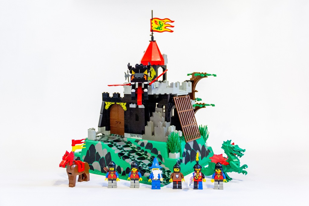 Lego 6082 Fire Breathing Fortress super vintage