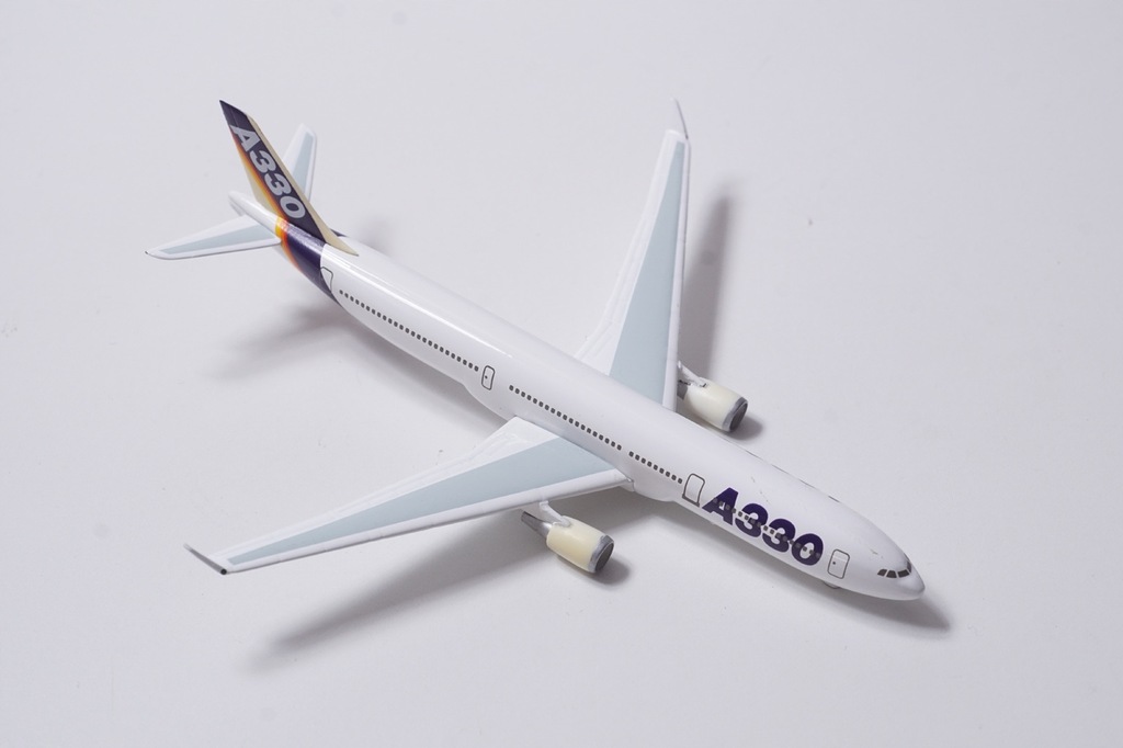 HERPA Airbus A330 barwy producenta skala 1:500