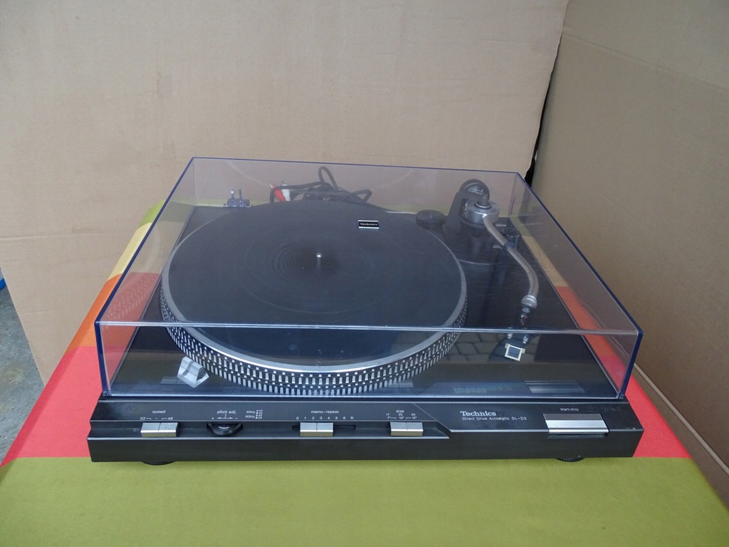 ### Gramofon Technics SL-D3 ###