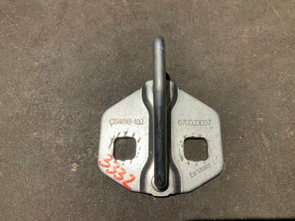 ALFA ROMEO STELVIO RYGIEL KLAPY BAGAŻNIKA TYŁ 670033057