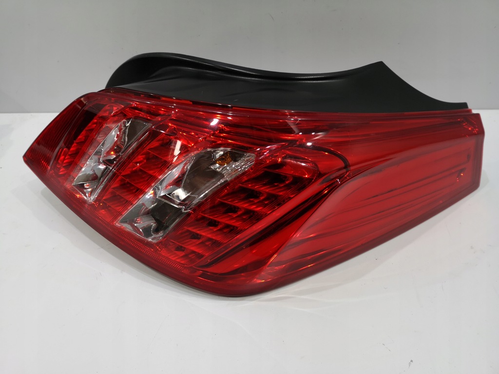 Tylna lampa prawa PEUGEOT 508 sedan 8041952790