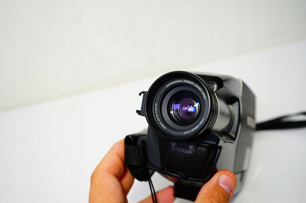 Купить Аналоговая камера Hitachi Hi8 VM-H57E Uszk.: отзывы, фото, характеристики в интерне-магазине Aredi.ru