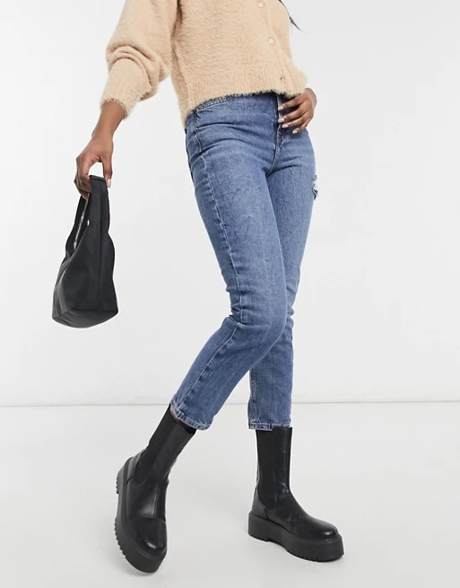 H7727 NEW LOOK NIEBIESKIE MOM JEANS Z PRZETARCIEM