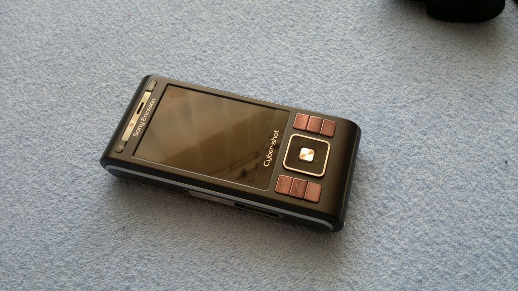 Sony Ericsson c905 ładny stan bez sim.Zestaw.