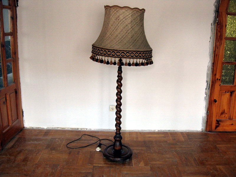 Lampa drewniana stojąca w stylu retro , Oryginalna