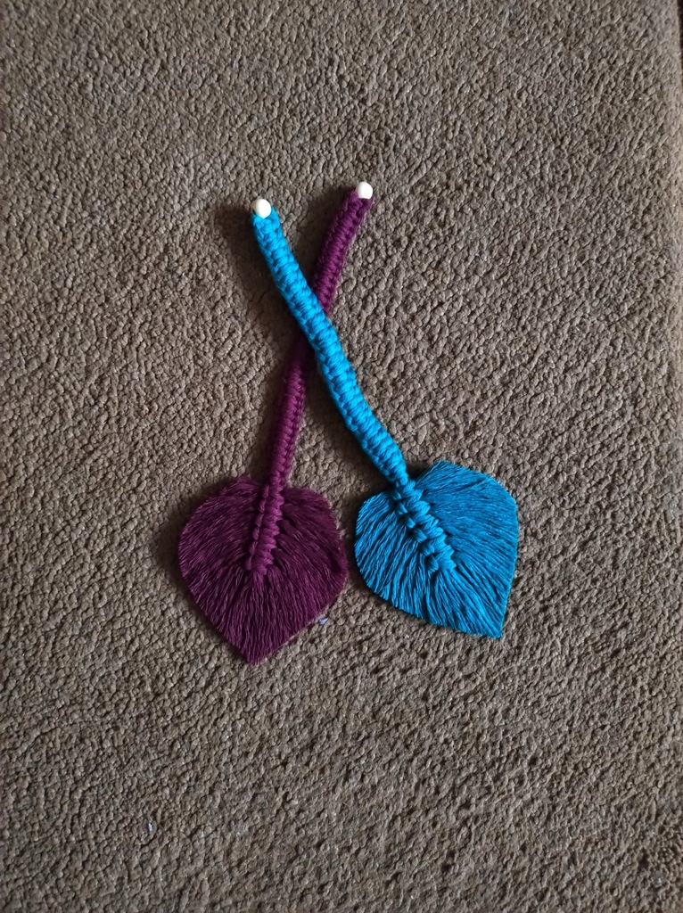 Bordowa burgundowa niebieska turkusowa morska zakładka do książki makrama