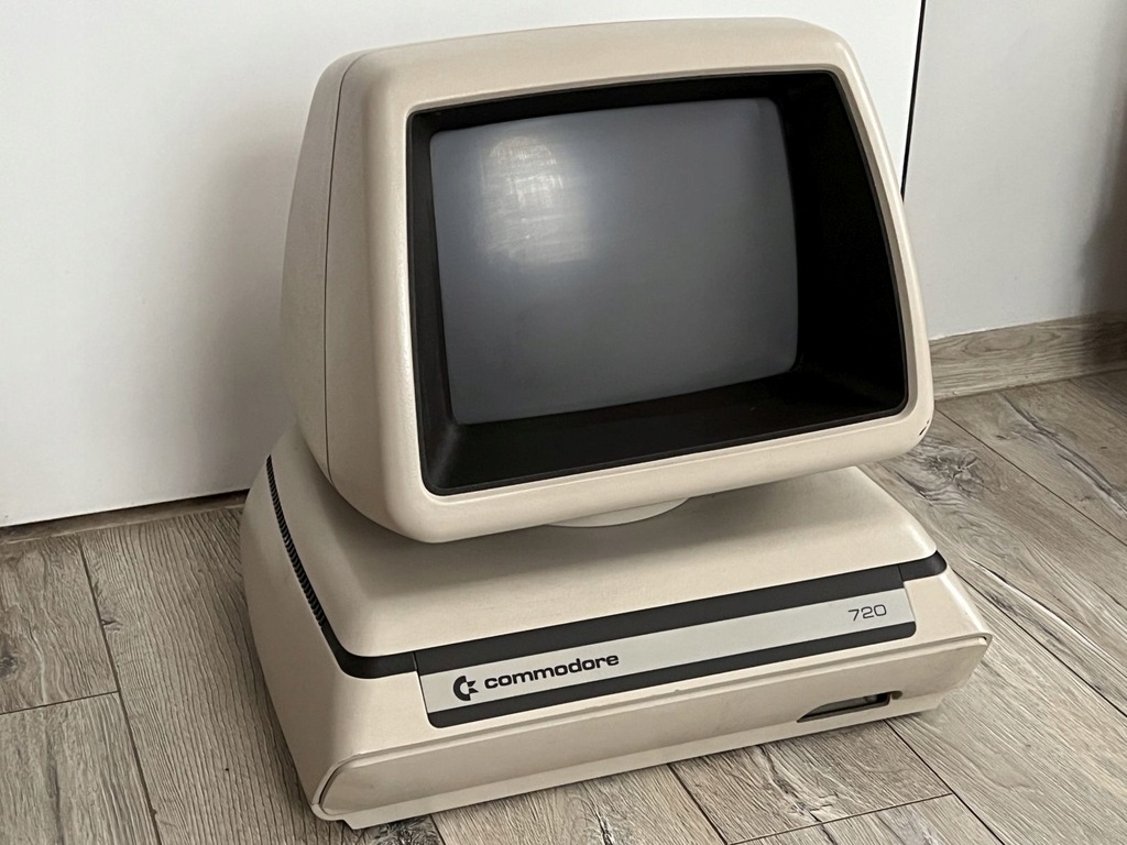 Komputer Commodore 720