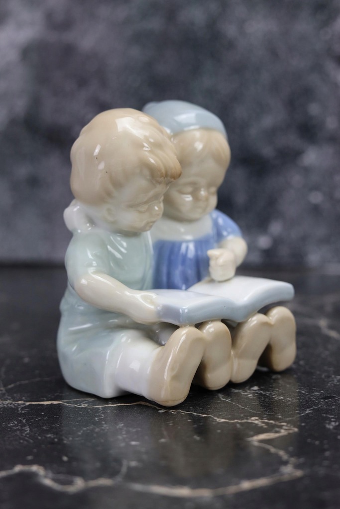 =Porcelana= mała porcelanowa figurka dzieci