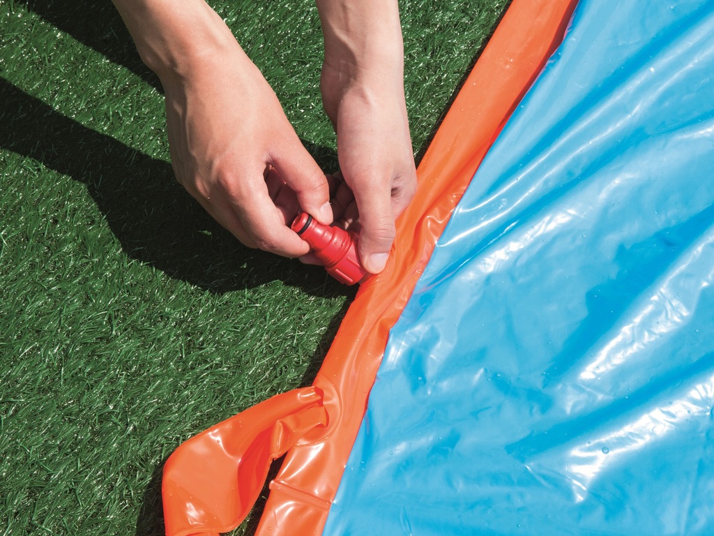 Дорожка вид сверху. Замените в водяных дорожках. Благоустройство береговой линии прудов. Фонтан из речного камня. Замените в водяных дорожках.