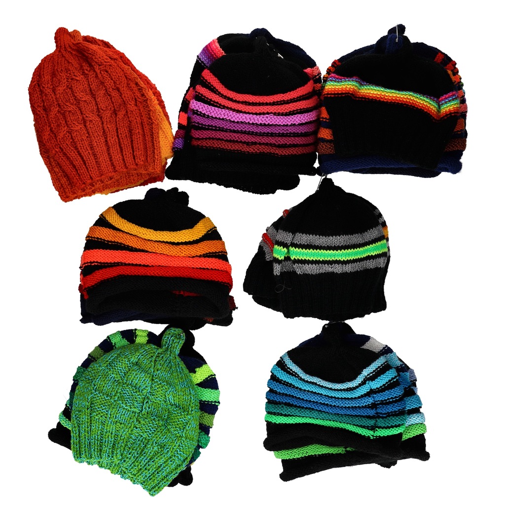 Kolorowe czapki zrobione na drutach. Dziecięce, damskie i męskie