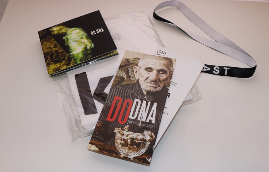 Zaproszenie na spektakl DO DNA + płyta + koszulka!